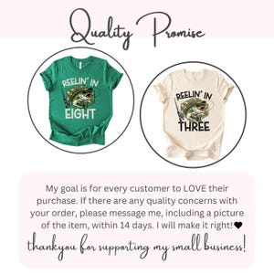 Puede incluir: Dos camisetas con gr&aacute;ficos tem&aacute;ticos de pesca. Una es verde con "REELIN' IN EIGHT" y la otra es de color crema con "REELIN' IN THREE". Ambas camisetas presentan un dise&ntilde;o de pez y ca&ntilde;a de pescar. El texto "Quality Promise" est&aacute; en la parte superior.