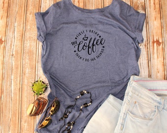 Primero bebo el café y luego hago las cosas camiseta, camisa divertida amante del café, regalo de camiseta gráfica, camisa con cita de café