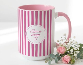 Spersonalizowany kubek z imieniem „Mama Heart” | Różowy ceramiczny kubek do kawy w paski