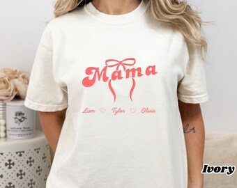 Koszulka Mama Script | Spersonalizowana koszulka z kokardą i kwiatowym nadrukiem