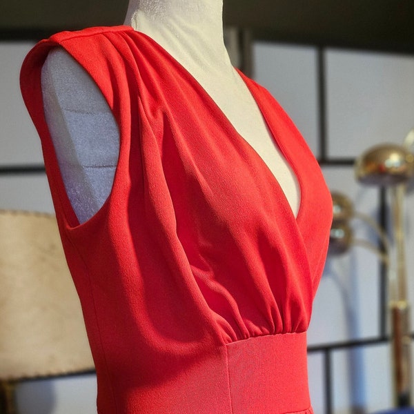 Vintage 1970's Woman's Maxi Red Gown Sleeveless V-Neck Disco Party Retro