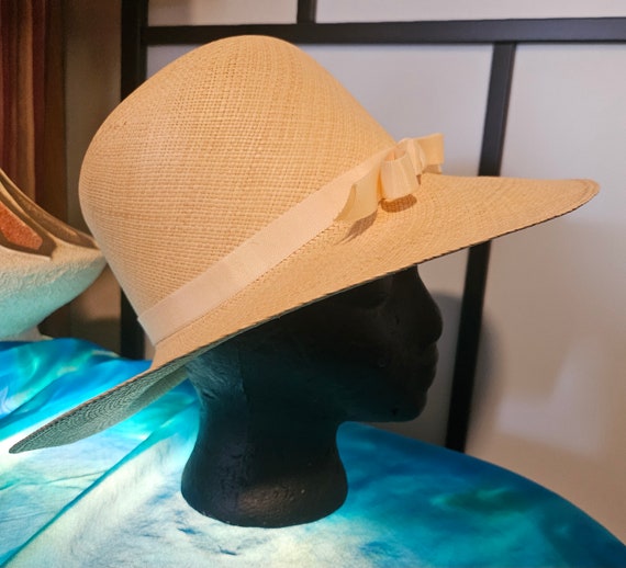 Vintage 1970's Woman's Woven Straw Hat Sun Hat Ka… - image 4