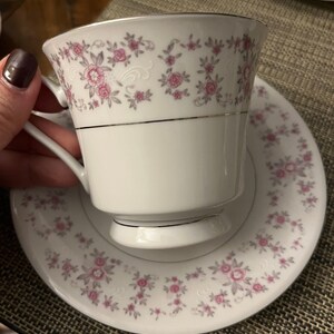 Beautiful Dainty Teacup Set with Soft Pink Floral Design – Excellent Condition