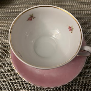 Delicate Vintage Teacup Set – In Excellent Condition