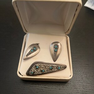 Stunning Vintage Turquoise and Silver Jewelry -Broach and Clip-On Earrings