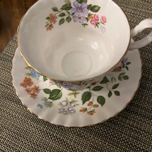Vintage Teacup Set – Vibrant Multi-Colored Design in Excellent Condition