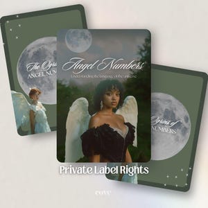 Könnte beinhalten: Zwei Karten mit grünem Hintergrund und einem Vollmond. Die Karte links sagt "The Origins of Angel Numbers". Die Karte rechts sagt "Angel Numbers Understanding the language of the universe" und "Private Label Rights".