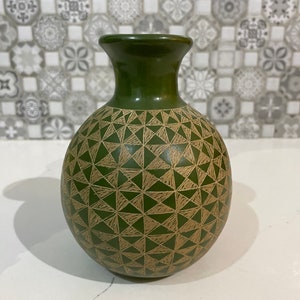 幾何学模様のエッチング陶器の花瓶