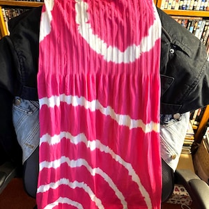 Women&#39;s Pink and White Skirt Maxi