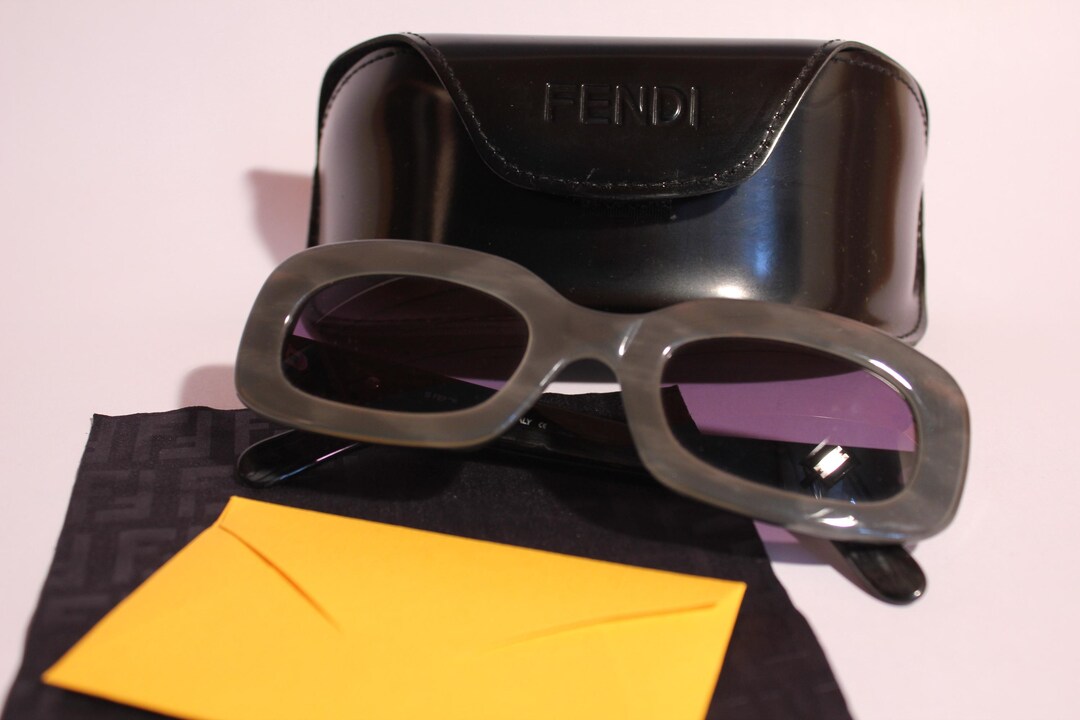 Fendi Vintage 2000 display picture 2