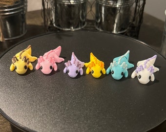 3D Printed Baby Axolotl Fidget Toy Sensory Pet Cute 3D Print Miniature Pink, Purple, White, Yellow Blue, Wild Type Axolotl for Gift Idea