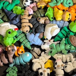 This bundle will include 14 random 3D printed miniature animals. Animals come in a variety of colors including white, green, brown, pink, blue, yellow, orange, and more.
