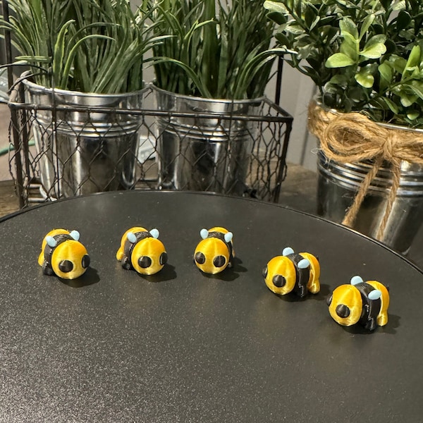 3D Printed Baby Bee Articulated Flexible Fidget Toy Sensory Pet Cute 3D Print Mini Gold and Black Bumble Bee Gift Idea for Spring