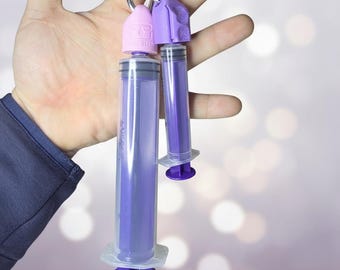 G-Tube Station™ Sprutklämma | ENFit Spruthållare och Organizer | Klipptillbehör för Sonden | 2-pack