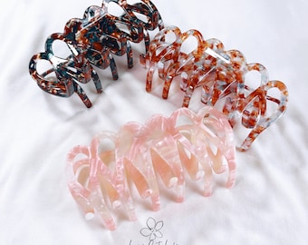 Oversized Hair Claw: Stylish Acetate Hair Accessory