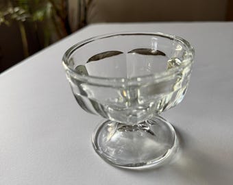 Elevated Glass Cat Bowl – Lead-Tested, Sustainable Design