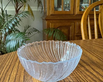 Wavy Glass Cat Bowl: Elegant Floral Food & Water Dish