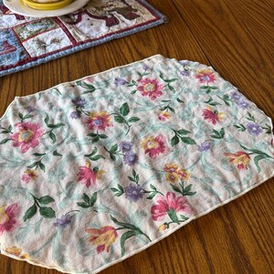 Tapis de nourriture pour chat vintage recyclé : set de table respectueux de l'environnement pour animaux de compagnie image 14