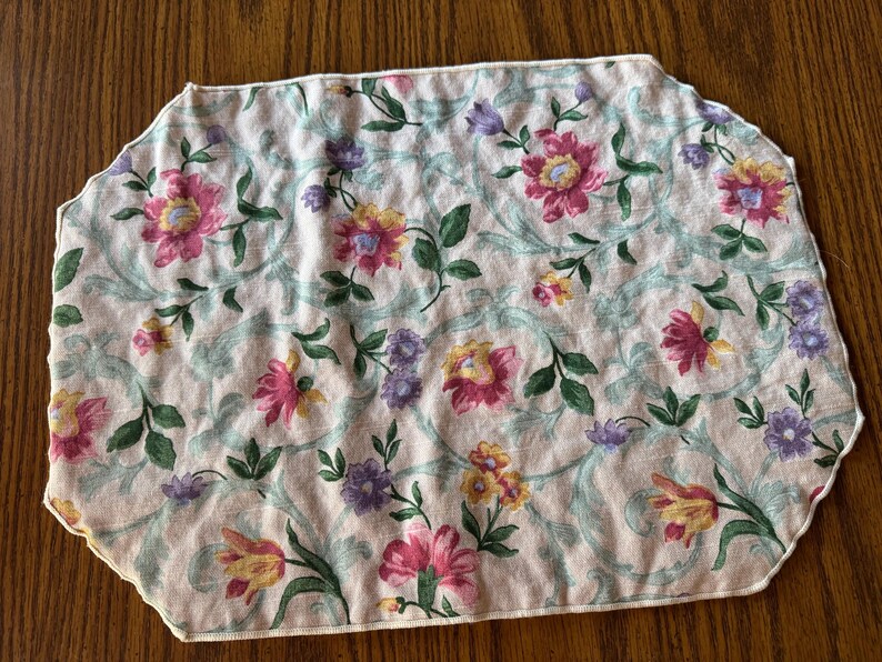 Tapis de nourriture pour chat vintage recyclé : set de table respectueux de l'environnement pour animaux de compagnie image 2