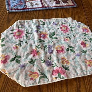Tapis de nourriture pour chat vintage recyclé : set de table respectueux de l'environnement pour animaux de compagnie image 15