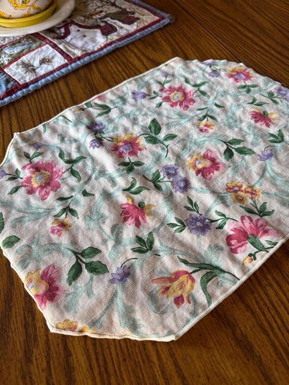 Repurposed Vintage Cat Food Mat: Eco-Friendly Pet Placemat