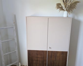 Vintage Mid Century Schrank Altrosa & Nussbaum | Restaurierter Aufbewahrungsschrank | Zweifarbiger Holzschrank | Handgefertigtes Unikat