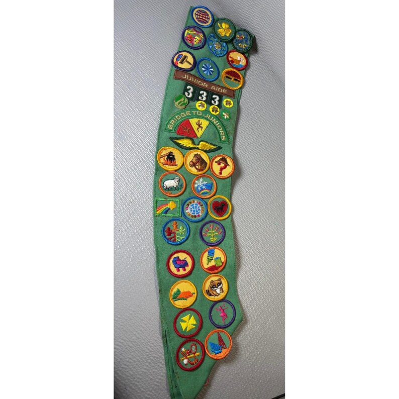 Vintage Girl Scouts Junior Sash Green with 1980s Patches Pins Troop 333 GSA zdjęcie 6