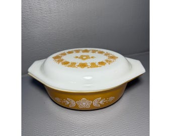 Vintage Pyrex Butterfly Gold 043 Oval Casserole Dish with Lid 1.5 Quart Yellow
