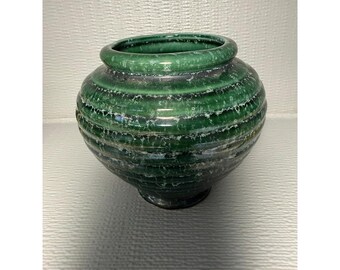 Hull Pottery 418 Urn Vase Vintage Emerald Green Ribbed Drip Glaze USA Ceramic