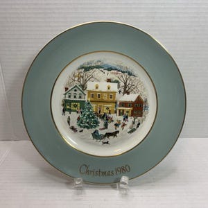 Avon Vintage Christmas Plate 1980 &quot;Country Christmas&quot; w/Original Box Avon Plates