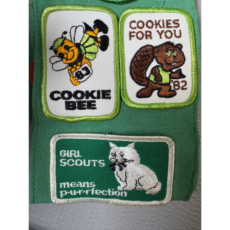 Vintage Girl Scouts Junior Sash Green with 1980s Patches Pins Troop 333 GSA zdjęcie 11