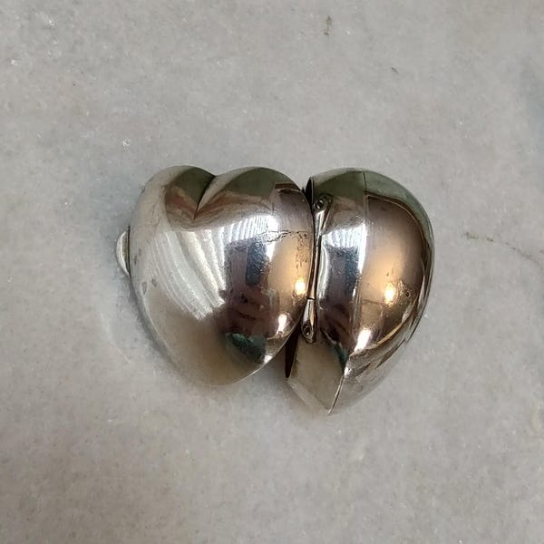 Vintage Tiffany's Sterling Silver Hinged Box Jewelry Trinket Pill Box - Old Money Glam Romantic Approx.1.75" Tall Visible Wear See Pics - EE