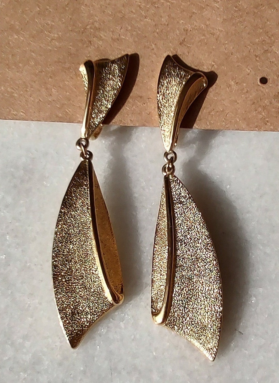 Vintage Trifari Fan Twist Gold Tone Clip on Earrings 3 display picture 2