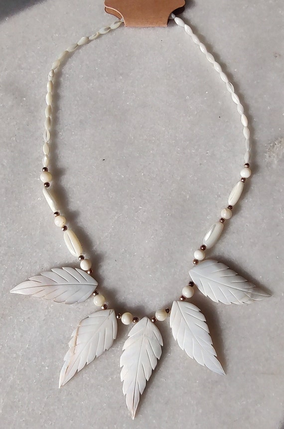 Vintage Mother of Pearl Nature Leaf Necklace 18"