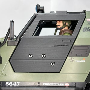 GI Joe ha classificato le porte e il tetto danneggiati dalla battaglia del vampiro