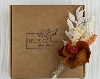 Boutonnière Léonie, de fleurs séchées, teinte Terracotta, pour marié, mariage bohème