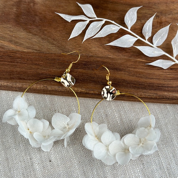 Boucle d'oreille, Créoles Zola, en fleurs séchées pour accessoire de mariée, mariage bohème.