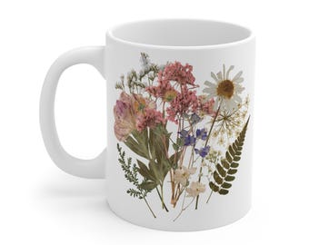 Taza de flores silvestres prensadas: Taza de café botánica estilo cottagecore
