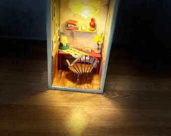 booknook, diorama, miniature, book corner, bookshelf, handmade