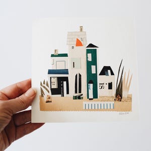 Illustrazione originale di collage di scene di strada su carta ritagliata, tecnica mista di metà secolo, "Paper Town No. 3" di Alice W., 6x6