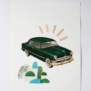 Illustrazione originale di collage su carta ritagliata, "Sunday Drive", auto retrò di metà secolo, tecnica mista, di Alice Wingerden, alicewcollage