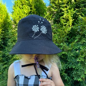 夏用帽子、つばの広いビーチハット、黒のリネンのベビーサンハット、キッズバケットハット、幼児用サンハット、タンポポの刺繍、UVカット