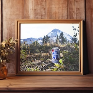 PBR Art Print / Pabst Blue Ribbon / Beer on a Mountain Fotografie von Tasha Smith