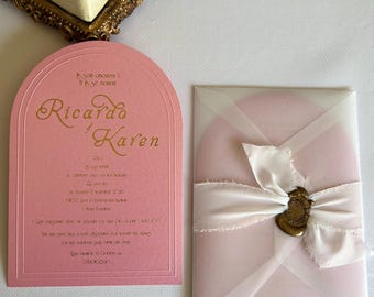 Roze huwelijksuitnodiging: goudfolie, lakzegel, elegant acryl