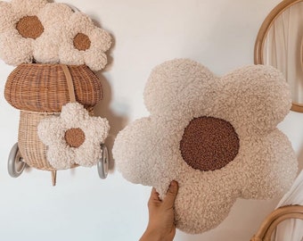 Medium Daisy Cushion