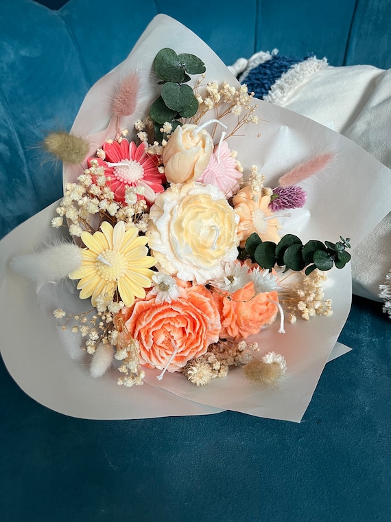 Blumenstrauß aus Duftkerzen als Geschenk mit Trockenblumen für besondere Anlässe wie Muttertag Geburtstag Hochzeit Jubiläum personalisiert