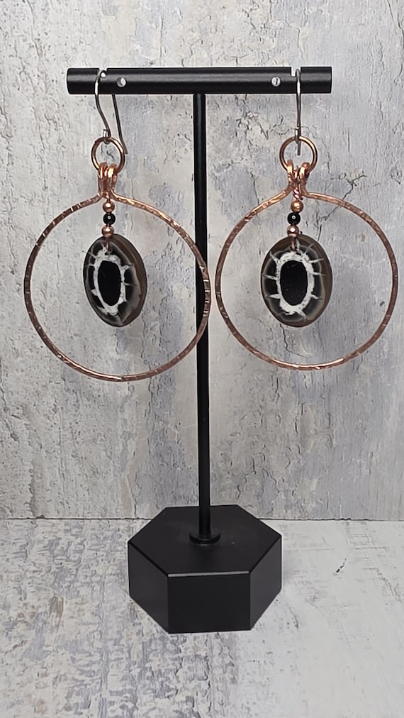 Septarian in hammered copper earring.