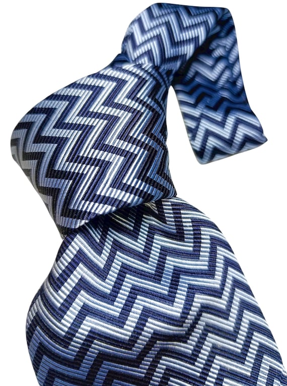 Vintage 2000s Italian Silk Tie 9.5cm Wide Chevron Blue STATUS Jacquard Men’s Necktie Made Italy FREE SHIPPING Handmade rare piece Statement
