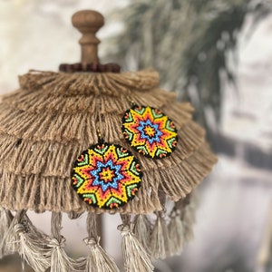 Mandala Ohrringe - Handgefertigte Ohrringe mit mehrfarbigen feinen Perlen