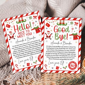 以下が含まれることがあります： 赤と白のストライプのボーダーが付いた2枚のクリスマスカード。1枚は「Hello! Nice to Meet You!」と書かれており、もう1枚は「Good Bye!」と書かれています。どちらのカードにもサンタクロース、エルフ、ホリデーグラフィックが描かれています。カードはパーソナライズされています。